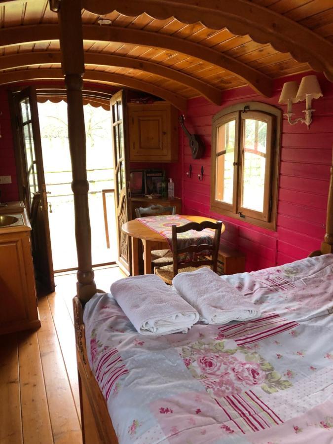 Hotel Roulotte Capucine Ablon Esterno foto